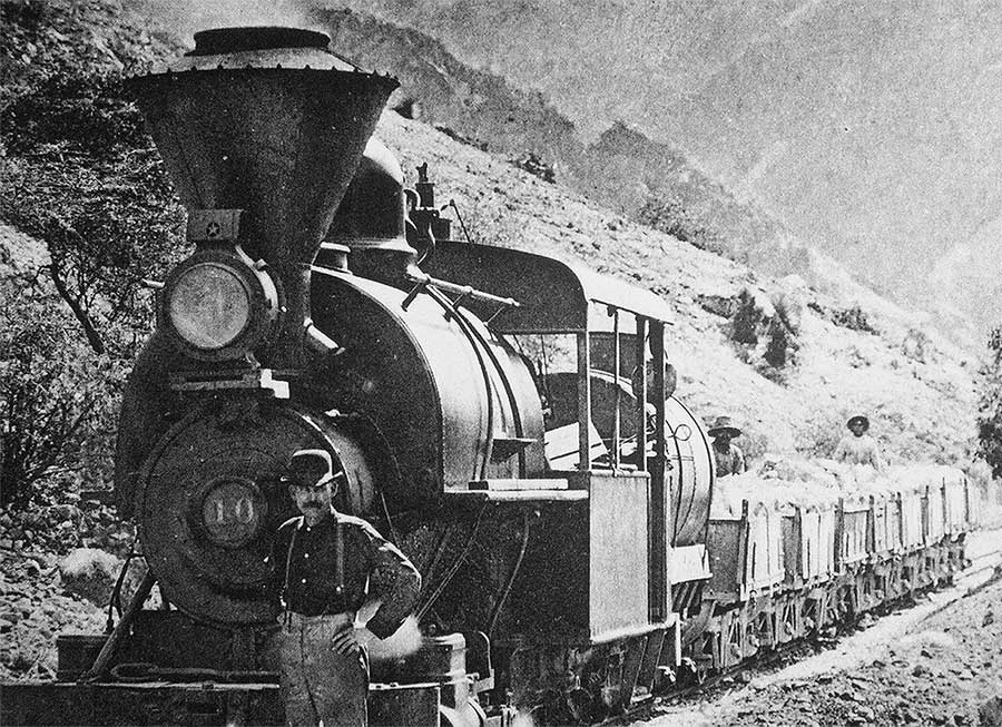 Steam engines replaced mule-drawn wagons at Morenci beginning in the late 1870s.